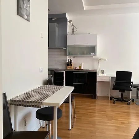 Appartement Big Studio Close To Center With Wifi
